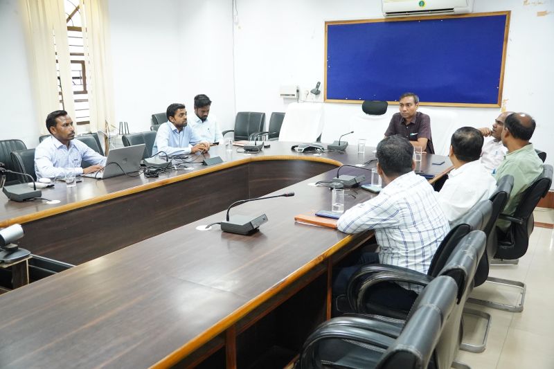 जशपुर में राजस्व कार्यों की बड़ी समीक्षा: स्वामित्व योजना, नामांतरण, सीमांकन और मुआवजा प्रकरणों के त्वरित निराकरण पर जोर, अपर कलेक्टर प्रदीप कुमार साहू ने अधिकारियों को दिए अहम निर्देश