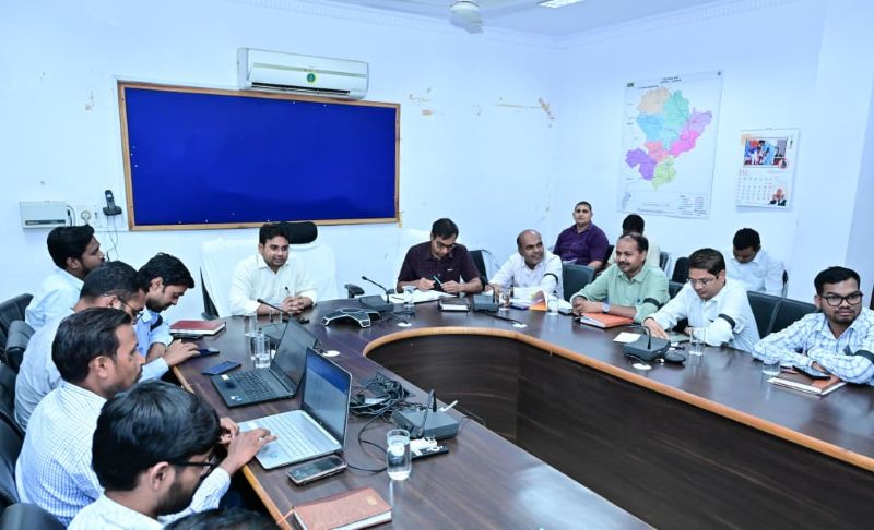 जशपुर में प्रशासनिक व्यवस्था होगी पूरी तरह डिजिटल: जिला पंचायत सीईओ अभिषेक कुमार ने अधिकारियों को दिए निर्देश, सभी आवेदनों का प्राथमिकता से करें समाधान