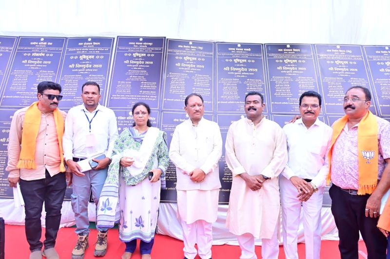 बड़े कनेरा में विकास का मेगा पैकेज: मुख्यमंत्री विष्णुदेव साय ने सड़क, पुल, पर्यटन, शॉपिंग कॉम्प्लेक्स और शिव मंदिर जीर्णोद्धार सहित कई करोड़ के विकास कार्यों की सौगात दी