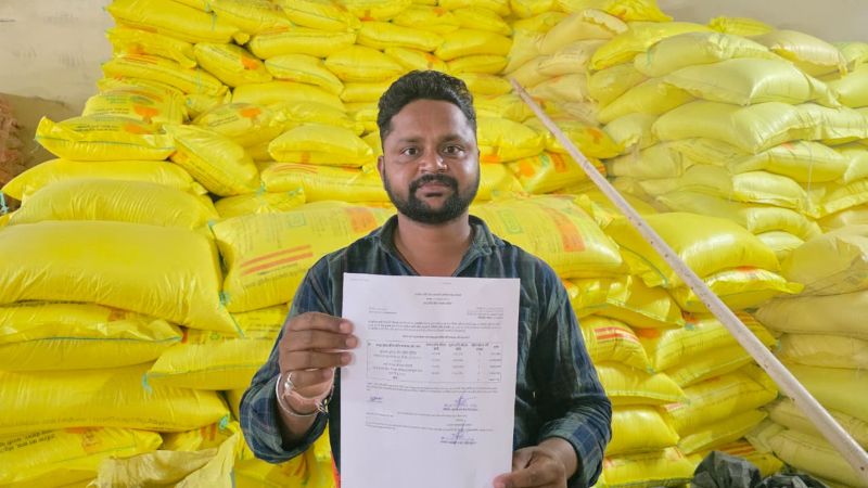 किसानों के चेहरे पर संतोष की मुस्कान: सहकारी समिति से सहज मिला खाद, कमलेश राजवाड़े ने मुख्यमंत्री विष्णु देव साय का जताया आभार