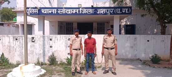जशपुर में चोरी की वारदात नाकाम, ग्रामीणों की सतर्कता से पकड़ा गया बकरी चोर, कार से बकरी चोरी करने आया था बादी गिरोह, कुख्यात गिरोह का सदस्य रंगे हाथों गिरफ्तार.
