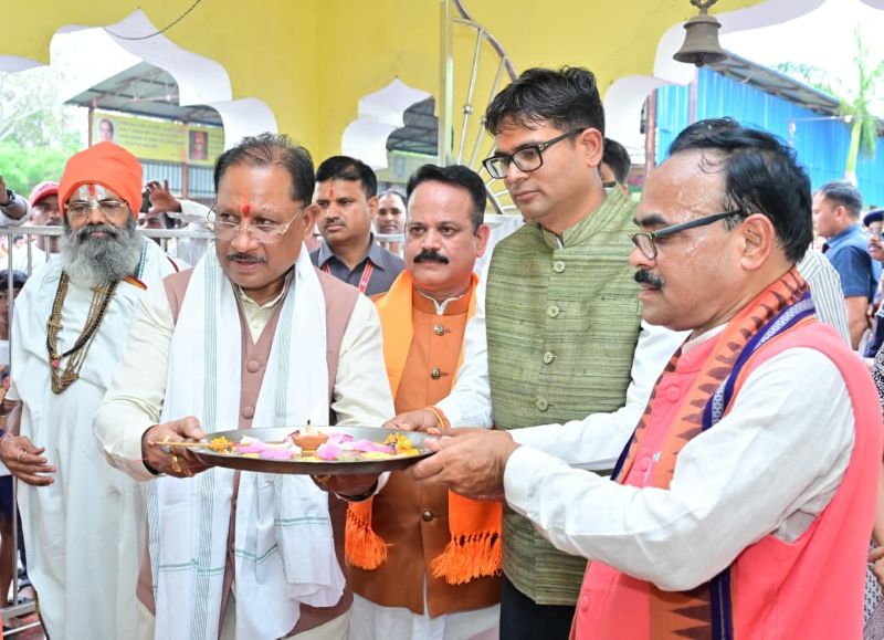 मुख्यमंत्री विष्णु देव साय ने भिखमपुरा के पंचमुखी सिद्ध हनुमान मंदिर में की पूजा-अर्चना