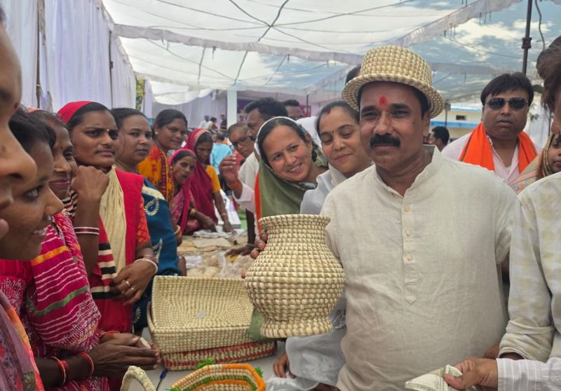 बिहान योजना ने बदली लटोरी की महिलाओं की तकदीर: हस्तशिल्प से मिली नई पहचान, इको-फ्रेंडली उत्पादों ने खोले आत्मनिर्भरता और स्वरोजगार के नए द्वार