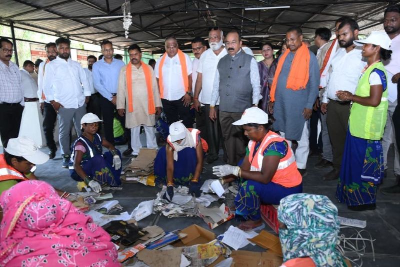 दंतेवाड़ा में विकास कार्यों की पड़ताल: अरुण साव ने कॉलेज निर्माण, नल-जल योजनाओं और स्वच्छता दीदियों के कार्यों का लिया जायजा, गुणवत्तापूर्ण सुविधाएं जल्द उपलब्ध कराने पर दिया जोर