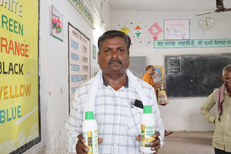 भारी खाद की बोरियों से मिली राहत, नैनो यूरिया बना किसानों का भरोसेमंद साथी: गुलाबचंद राठौर को मिले शानदार परिणाम, वैज्ञानिक खेती से आय बढ़ाने का दिया संदेश