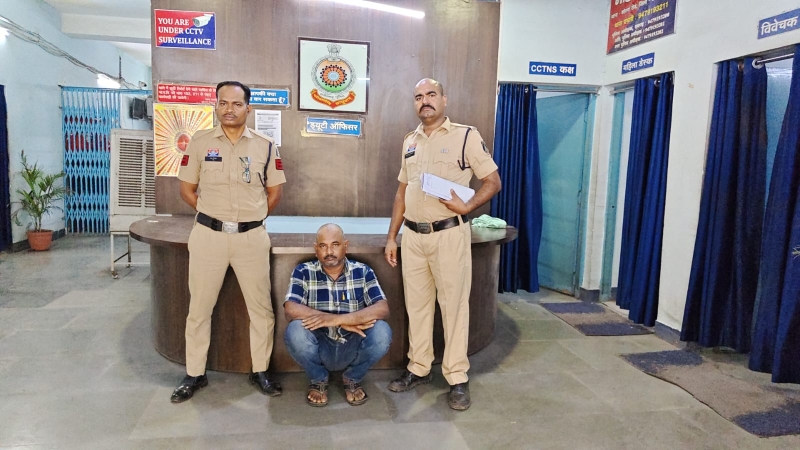 ऑपरेशन आघात का बड़ा असर : फार्म हाउस बना था नकली शराब की फैक्ट्री, रायगढ़ पुलिस ने खोले संगठित नेटवर्क के राज, नकली शराब गिरोह का फरार मास्टरमाइंड सुभाष पटेल गिरफ्तार, न्यायालय में प्रस्तुत कर भेजा गया न्यायिक रिमांड पर.