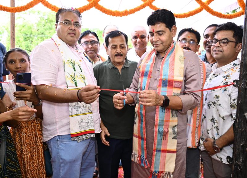 हर वर्ग की खुशहाली के लिए प्रतिबद्ध है सरकार, तेज गति से दौड़ रहा है छत्तीसगढ़ का विकास: मंत्री टंक राम वर्मा