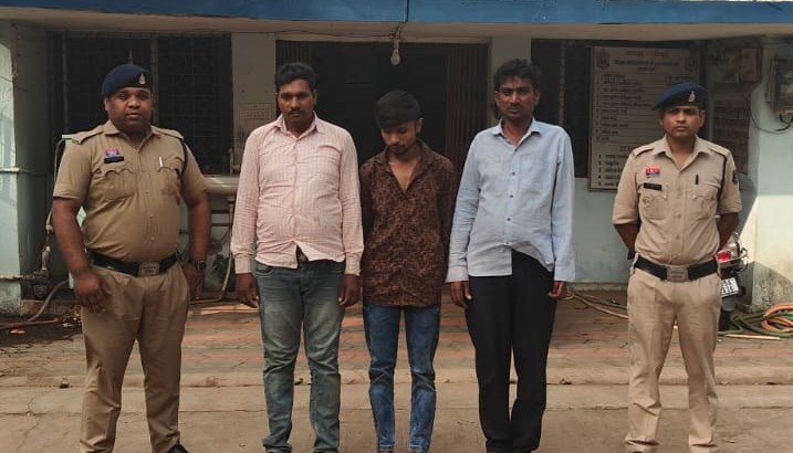 साइबर ठगी के करोड़ों के खेल का बड़ा खुलासा: म्यूल बैंक खातों के जरिए ठगों तक पहुंच रही थी रकम, पुलिस ने 3 आरोपियों को दबोचा, भेजा जेल