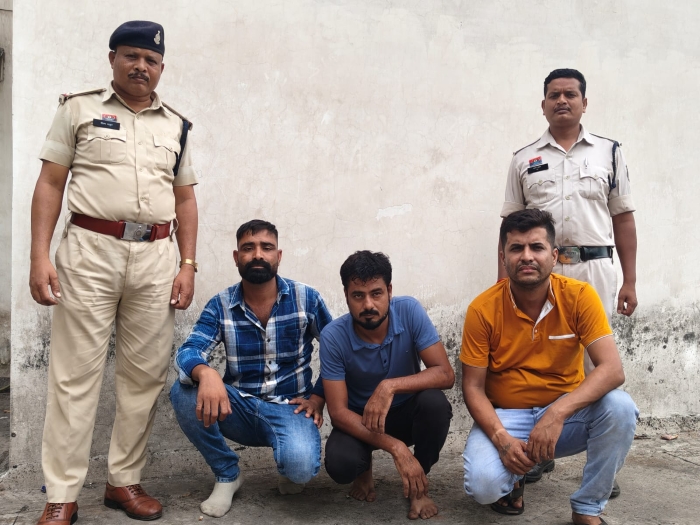 रायगढ़ पुलिस का बड़ा एक्शन : घर में घुसकर मारपीट और धमकी देने वाले गुंडा बदमाश सलाखों के पीछे, उधारी वसूली के नाम पर दबंगई करने वाले तीन आरोपी गिरफ्तार, भेजे गए न्यायिक अभिरक्षा में.