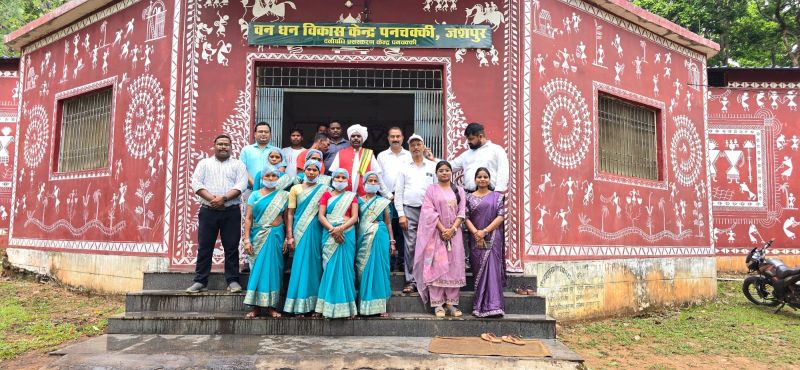 वनोपज से बढ़ रही ग्रामीण समृद्धि: पनचक्की केंद्र के निरीक्षण में रूपसाय सलाम ने गुणवत्ता, उत्पादन क्षमता और बाजार विस्तार पर दिए महत्वपूर्ण निर्देश