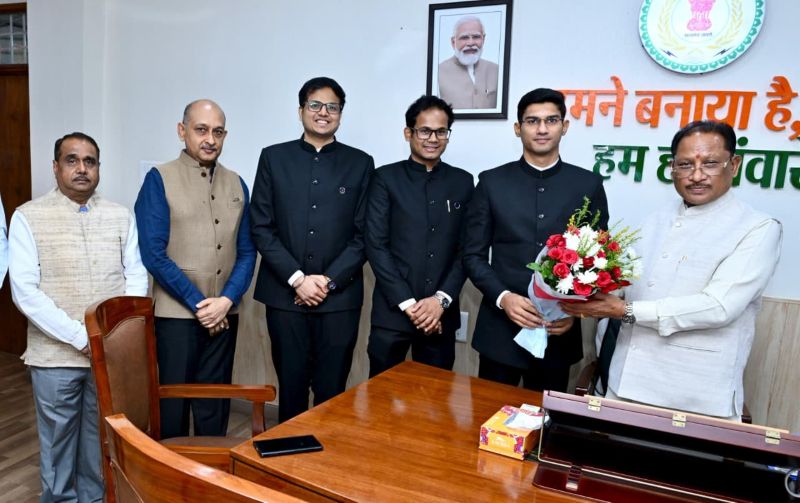 बस्तर से सरगुजा तक के अनुभवों से प्रभावित प्रशिक्षु आईएएस अधिकारियों ने बताया छत्तीसगढ़ को अवसरों और आत्मीयता की धरती, मुख्यमंत्री विष्णु देव साय ने ईमानदारी व जनसेवा को बताया सफलता की असली पहचान