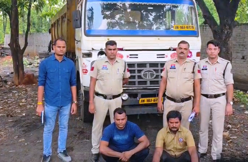ऑपरेशन प्रहार का बड़ा असर : रायगढ़ पुलिस का एक्शन मोड, अवैध आयरन परिवहन पकड़ा, 13 लाख की 8 टन पॉयलट गोली से भरा ट्रेलर जब्त, दो आरोपियों पर कार्रवाई.