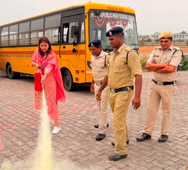 विद्यार्थियों की सुरक्षा को लेकर गरियाबंद प्रशासन सख्त, स्कूल बसों का विशेष निरीक्षण अभियान; 30 वाहनों की जांच, 45 अनुपस्थित बस संचालकों को जारी हुआ नोटिस