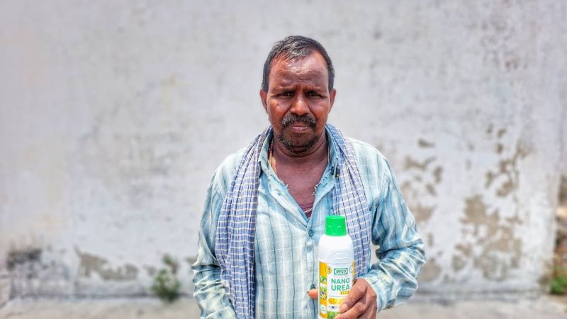 नवाचार बना समृद्धि का आधार: जांजगीर-चांपा के किसान मनोहर यादव ने नैनो उर्वरकों से लिखी सफलता की नई कहानी, आधुनिक तकनीक से खेती हुई अधिक लाभकारी