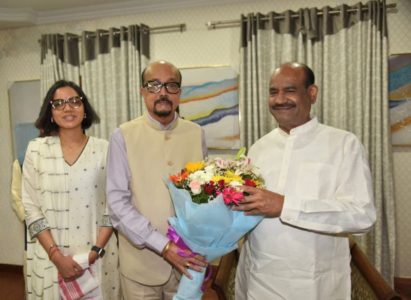 छत्तीसगढ़ के शीर्ष नेतृत्व की गरिमामयी मौजूदगी: राज्यपाल रमेन डेका, विधानसभा अध्यक्ष डॉ. रमन सिंह और केंद्रीय मंत्री तोखन साहू ने किया लोकसभा अध्यक्ष ओम बिड़ला का स्वागत