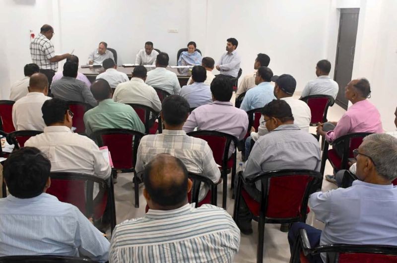 लोक निर्माण विभाग के सचिव ने कार्यों की धीमी गति पर जताई नाराजगी : कार्यों में अपेक्षित प्रगति नहीं लाने वाले ठेकेदारों को नोटिस जारी करने तथा ब्लैक-लिस्ट करने के दिए निर्देश