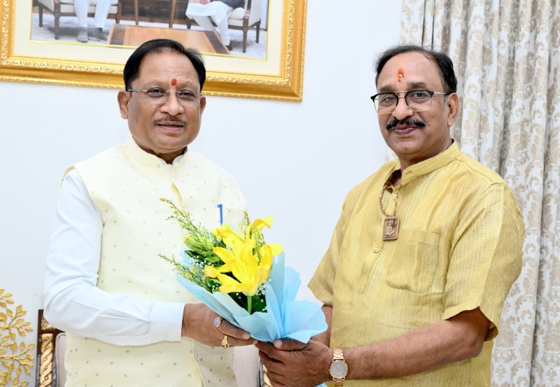 योग को जनआंदोलन बनाने पर जोर: मुख्यमंत्री विष्णुदेव साय ने योग आयोग के अध्यक्ष संजय अग्रवाल को दी शुभकामनाएं, स्वस्थ और संतुलित जीवनशैली के प्रसार का दिया संदेश