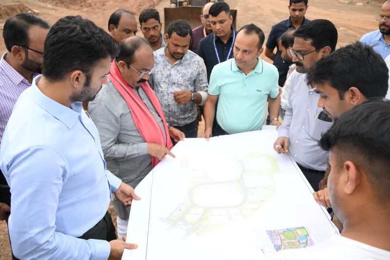 उप मुख्यमंत्री अरुण साव ने इंटिग्रेटेड स्पोर्ट्स स्टेडियम का किया स्थल निरीक्षण, कुछ दिनों पहले शुरू हुआ है काम, 91 करोड़ से अधिक की लागत से 34 एकड़ में बन रहा इंटिग्रेटेड स्पोर्ट्स कॉम्प्लेक्स, 18 खेलों के लिए होंगी सुविधाएं विकसित