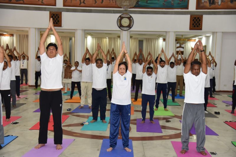 अंतर्राष्ट्रीय योग दिवस पर लोकभवन में किया गया योगाभ्यास