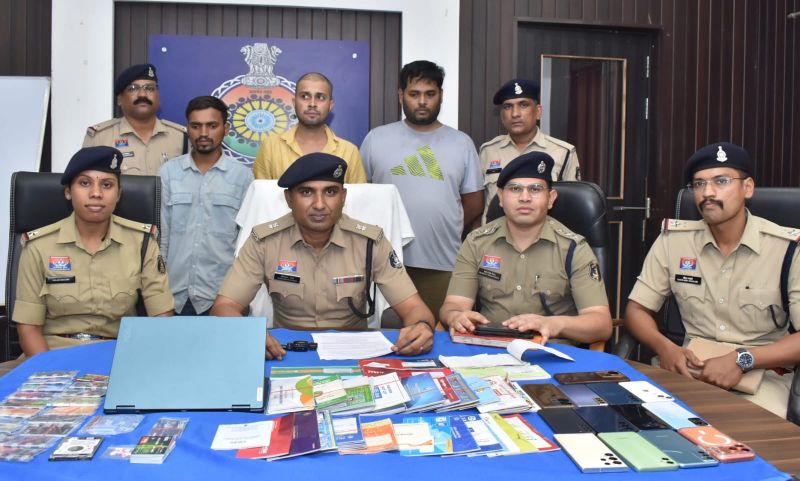 आईपीएल के नाम पर चल रहा था डिजिटल जुआ नेटवर्क! 81 एटीएम कार्ड, 62 पासबुक के साथ अंतर्राज्यीय गिरोह का भंडाफोड़