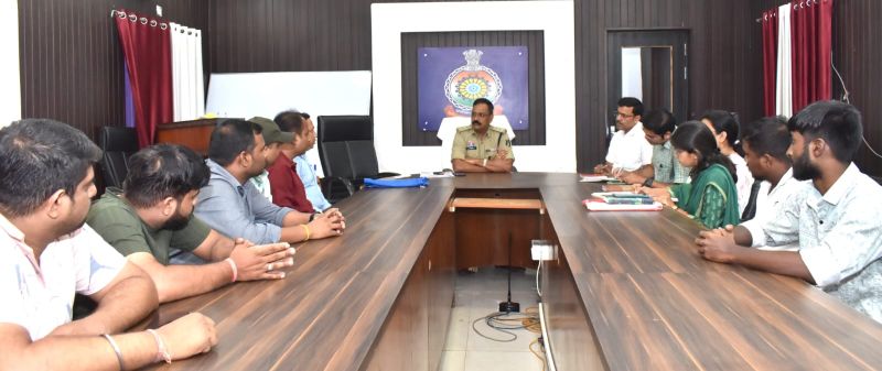 पुलिस का बड़ा एक्शन प्लान, कूरियर-ई कॉमर्स नेटवर्क से नशा और हथियार सप्लाई पर लगेगी सख्त लगाम—संचालकों को दिए कड़े निर्देश