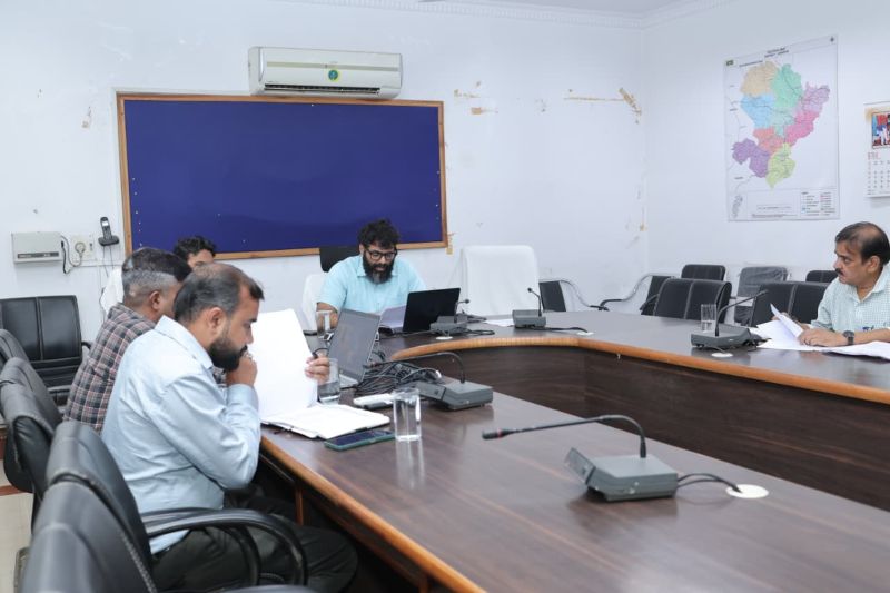 स्कूलों में अब नहीं चलेगी मनमानी! जशपुर कलेक्टर रोहित व्यास का बड़ा आदेश, अनुपस्थित शिक्षकों पर गिरेगी गाज