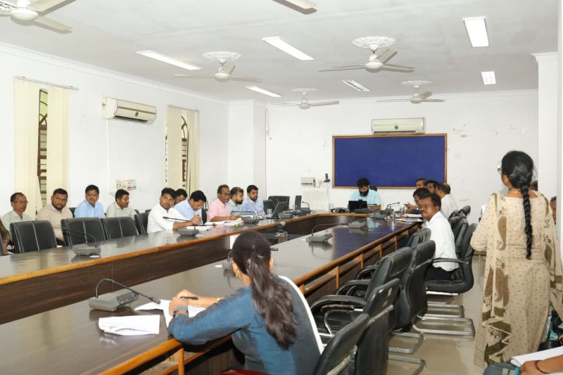 खाद-बीज में गड़बड़ी करने वालों पर जशपुर कलेक्टर का बड़ा एक्शन! ज्यादा कीमत वसूलने वाली दुकानों को सील करने के निर्देश