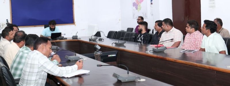 जशपुर में सोलर क्रांति की तैयारी तेज, पीएम सूर्य घर योजना पर सख्त मॉनिटरिंग — बैंक, वेंडर और विभागों को एकजुट होकर काम करने कलेक्टर के निर्देश