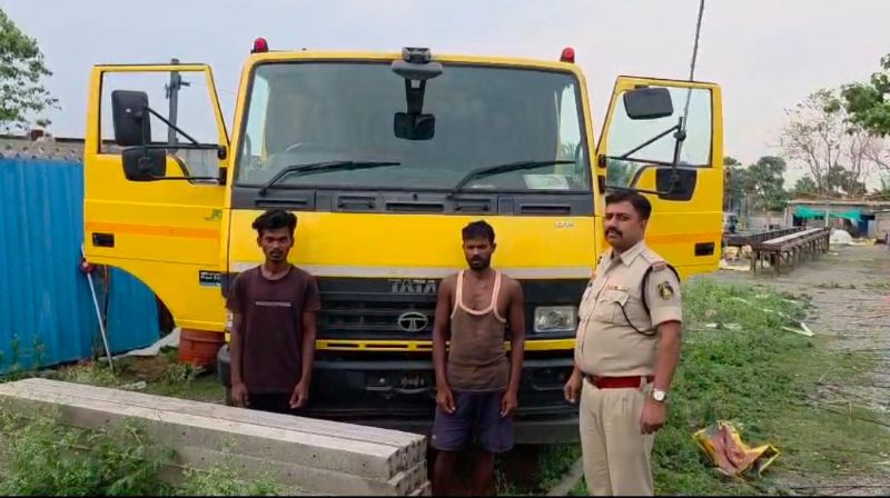 खनिज तस्करों का दुस्साहस उजागर: वर्दी पर हमला, सरकारी वाहन छुड़ाकर फरार—पुलिस ने 24 घंटे में दो आरोपी दबोचे
