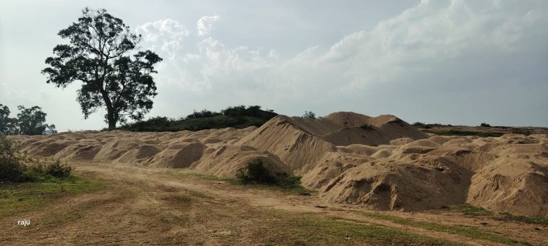 जशपुर : शंख नदी में अवैध रेत का बड़ा खेल उजागर, 200 ट्रैक्टर-ट्रॉली जब्त, मचा हड़कंप