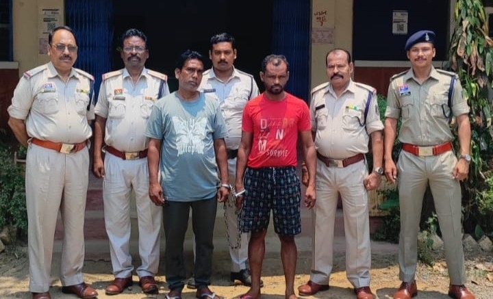 165 महिलाओं से लाखों की ठगी : पुलिस की बड़ी कार्रवाई… ‘ऑपरेशन क्लीन हंट’ में दो फरार आरोपी गिरफ्तार कर भेजे गये  न्यायिक रिमांड पर जेल.