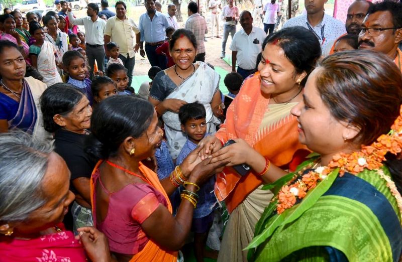 जहां कभी गोलियों की गूंज थी, वहां पहुंचीं मंत्री लक्ष्मी राजवाड़े; विकास और विश्वास की नई शुरुआत