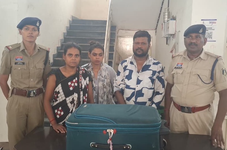 रेलवे स्टेशन पर पुलिस का बड़ा एक्शन, 6.25 लाख का गांजा और 4 मोबाइल जब्त; महिला समेत 3 तस्कर सलाखों के पीछे
