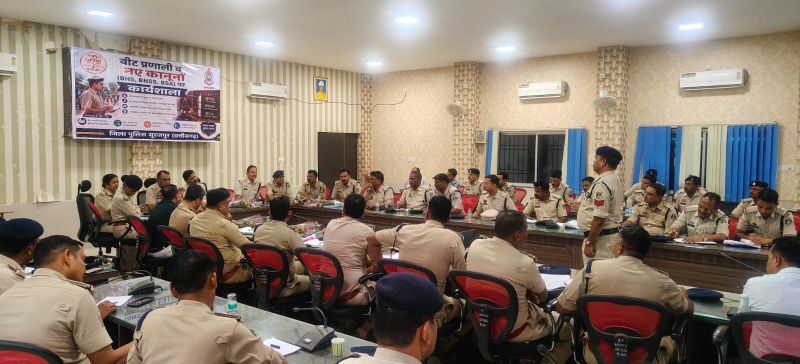 सूरजपुर पुलिस का बड़ा कदम, बीट सिस्टम होगा और मजबूत; हर गांव में चस्पा होंगे बीट प्रभारी के मोबाइल नंबर