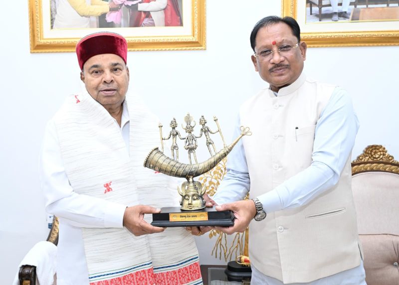 रायपुर में मुख्यमंत्री साय से मिले राज्यपाल थावरचंद गहलोत, बस्तर आर्ट स्मृति-चिन्ह से किया सम्मानित