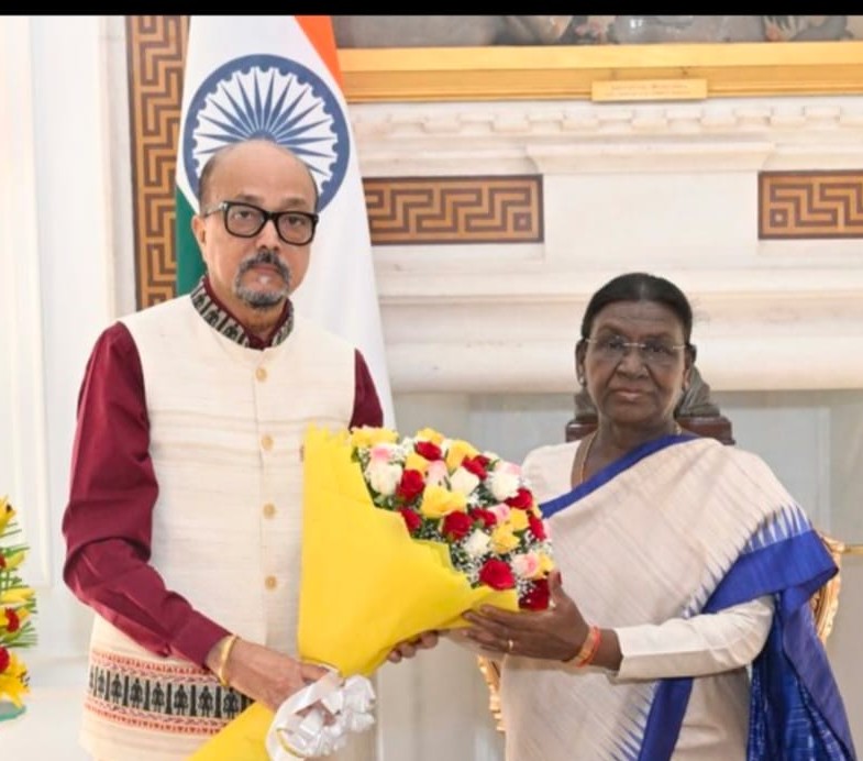 नई दिल्ली में राष्ट्रपति भवन पहुंचे राज्यपाल रमेन डेका, राष्ट्रपति द्रौपदी मुर्मु से की शिष्टाचार मुलाकात