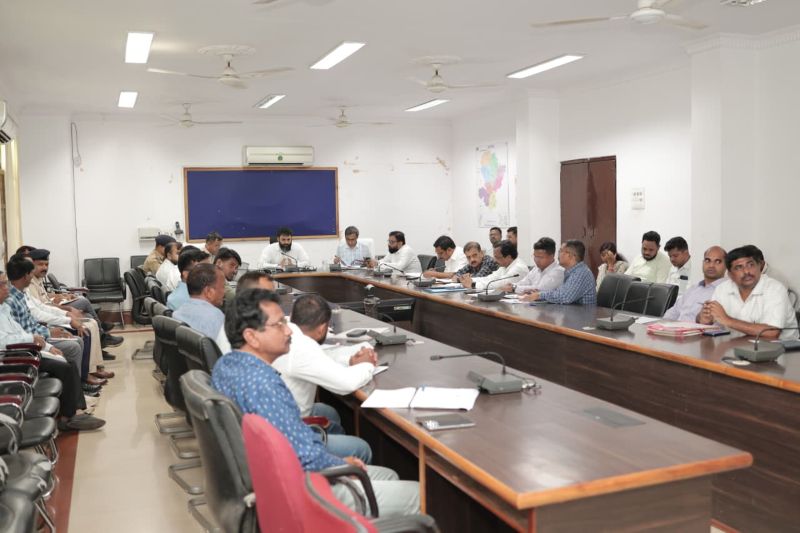 ‘नशामुक्त जशपुर’ मिशन तेज: कलेक्टर ने तस्करों, अवैध शराब कारोबारियों और नशेड़ी सरकारी कर्मचारियों पर सख्ती के दिए निर्देश