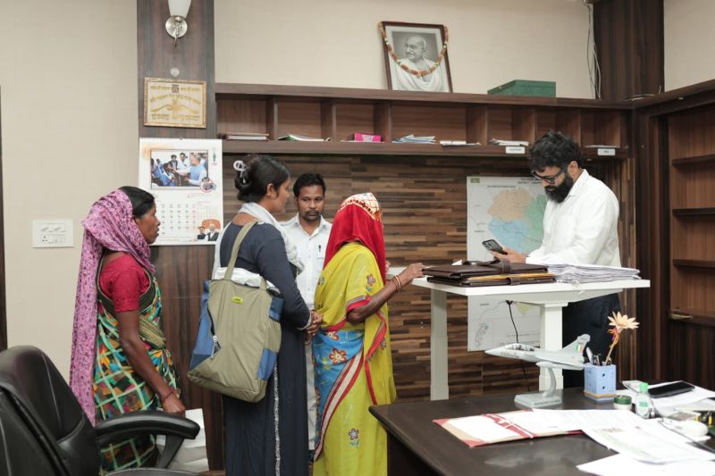 जनता की समस्याओं पर कलेक्टर का फोकस: जनदर्शन में पहुंचे 42 आवेदन, अधिकारियों को त्वरित कार्रवाई के निर्देश