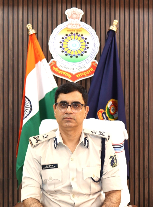 संदिग्ध व्यक्तियों और फरार आरोपियों पर पुलिस की पैनी नजर, सरगुजा रेंज में किरायेदारों और बाहरी व्यक्तियों का होगा विशेष सत्यापन, आईजी ने सभी जिलों को जारी किए सख्त निर्देश, जनता से गोपनीय सूचना देकर सहयोग की अपील.