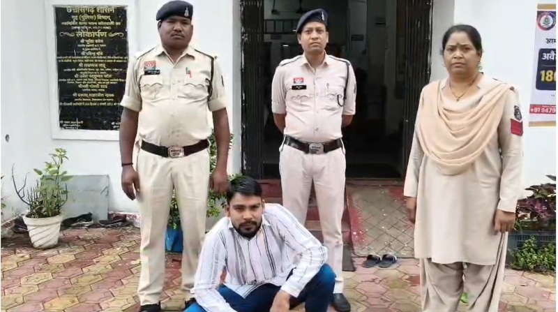 ऑपरेशन क्लीन हंट की बड़ी सफलता : फल विक्रेता पर चाकू से हमला करने वाला फरार आरोपी दो माह बाद पुलिस के द्वारा किया गया गिरफ्तार, शराब के लिए रुपये नहीं मिलने पर किया था चाकू से हमला, भेजा गया न्यायिक अभिरक्षा में.