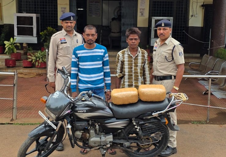 पुलिस का बड़ा एक्शन! 5 किलो से ज्यादा गांजा लेकर जा रहे दो तस्कर दबोचे, ₹2.80 लाख का माल जब्त
