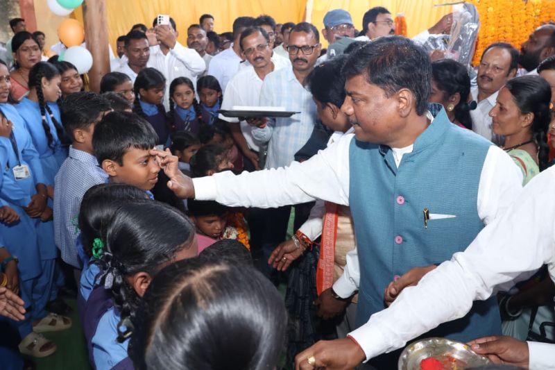 भानपुरी में शिक्षा का महापर्व! वन मंत्री केदार कश्यप ने बच्चों का किया स्वागत, नए स्कूल भवन की दी सौगात