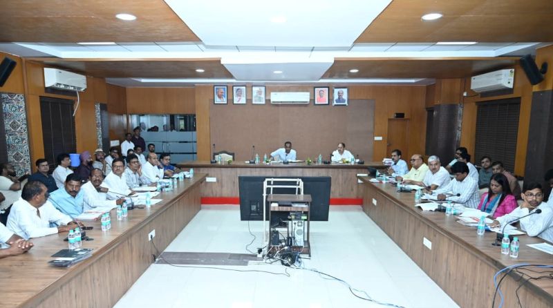छत्तीसगढ़ में पुल-फ्लाईओवर परियोजनाओं पर सरकार सख्त, दिसंबर तक काम पूरा करने और गुणवत्ता सुनिश्चित करने के निर्देश