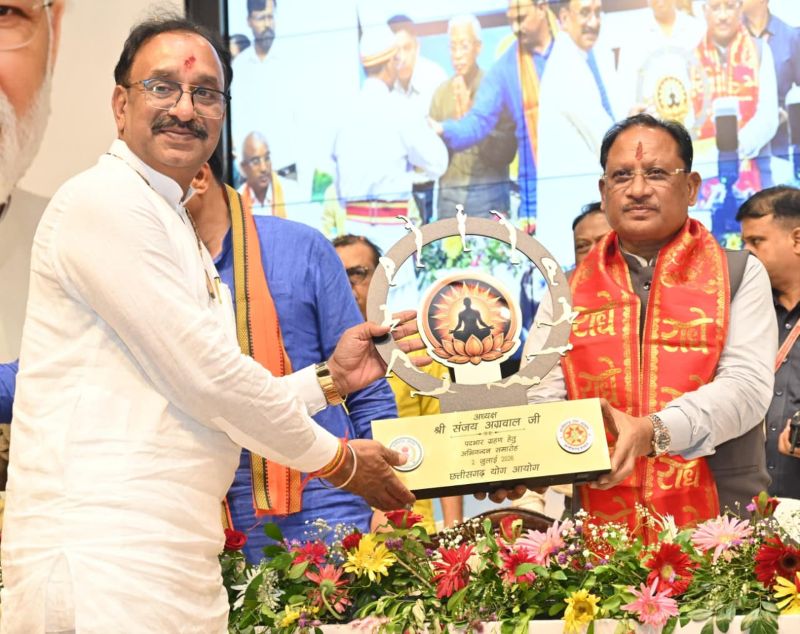 छत्तीसगढ़ में योग अभियान को मिलेगी नई रफ्तार, योग आयोग के नए अध्यक्ष ने संभाला पदभार; मुख्यमंत्री ने दिया स्वस्थ प्रदेश का मंत्र