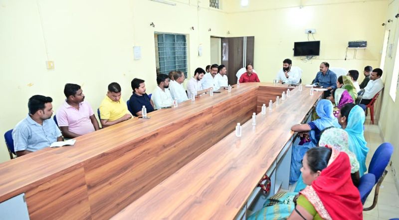 जनप्रतिनिधियों की हर मांग पर कलेक्टर का बड़ा फैसला! दुलदुला में विकास कार्यों को मिली रफ्तार, कई अहम घोषणाएं