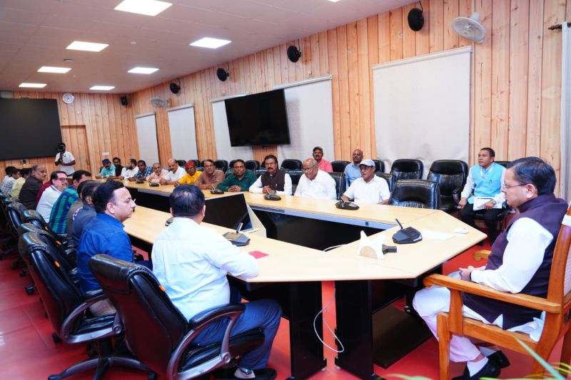देहरादून में बढ़ा छत्तीसगढ़-उत्तराखंड का वैचारिक संगम! CM धामी ने विकास मॉडल साझा किया, हरिद्वार महाकुंभ के लिए किया आमंत्रित
