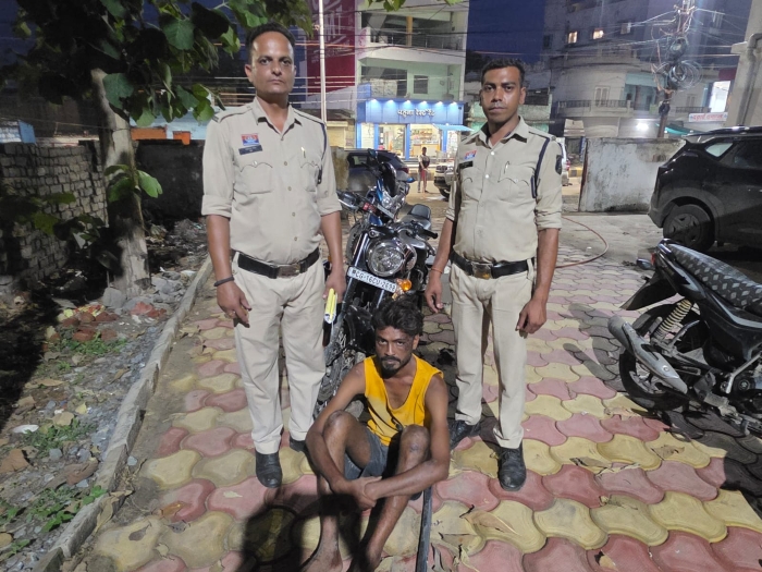 पत्नी की हत्या के प्रयास का सनसनीखेज मामला : चरित्र शंका में हैवान बना पति, पत्नी को बुलेट से कई बार कुचलने का आरोप, जूटमिल पुलिस ने आरोपी को किया गिरफ्तार, भेजा न्यायिक रिमांड पर.