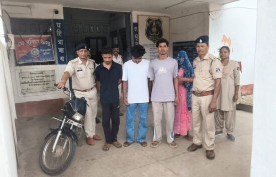 पुलिस ने 24 घंटे में सुलझाई अंधे कत्ल की गुत्थी : वैज्ञानिक जांच और तकनीकी साक्ष्यों से मिली बड़ी सफलता, पारिवारिक विवाद बना हत्या का कारण, बुजुर्ग हत्याकांड में मुख्य साजिशकर्ता बहू सहित चार आरोपी गिरफ्तार…..पढ़ें पूरा समाचार !