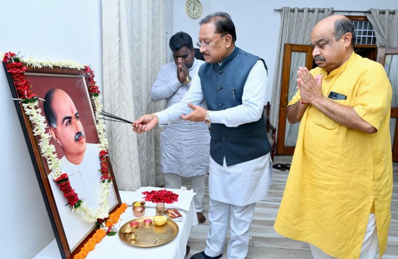 मुख्यमंत्री विष्णुदेव साय ने डॉ. श्यामा प्रसाद मुखर्जी को दी श्रद्धांजलि, विकसित भारत के निर्माण का लिया संकल्प