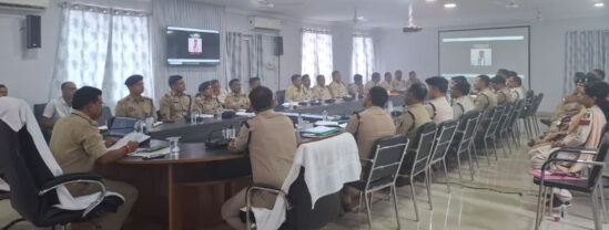 जशपुर पुलिस का बड़ा एक्शन प्लान: फरार अपराधियों, नशा तस्करों और गौ-तस्करों पर कसेगा शिकंजा, ट्रैफिक नियम तोड़ने वालों पर भी होगी सख्त कार्रवाई